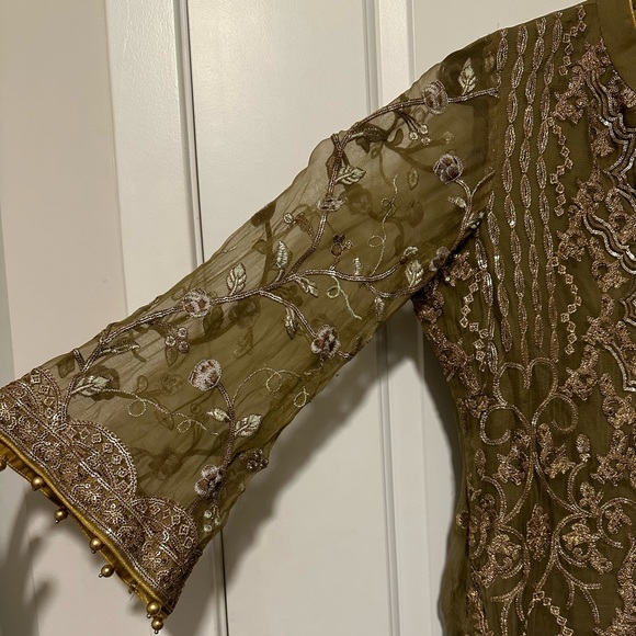 Women’s suit/ gharara - Picture 2 of 4